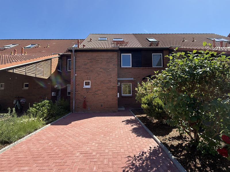 Exklusives Wohnen in Rostock-Diedrichshagen: Modernisiertes 4-Zi.-Reihenmittelhaus